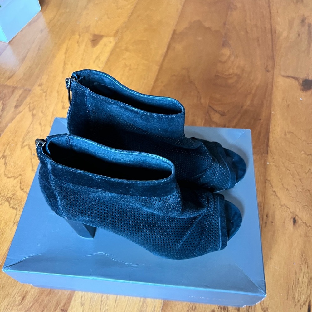 Vince Camuto Black Peep-Toe Ankle Booties 8.5